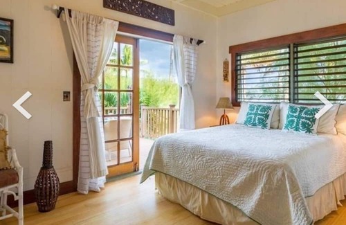 Wainiha House | Beachfront Pool, Hot Tub, ocean & Mt Views 2 bd 2 br + Lanai Bali bed Peaceful