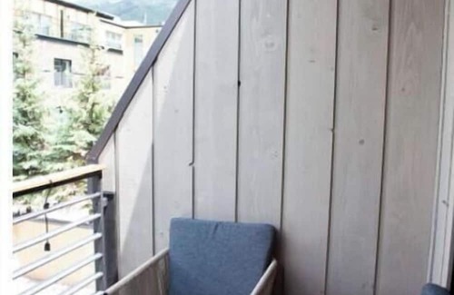 Aspen Condo | Aspen Core 1 bdrm 1 bath fully furnished - Top Floor -3rd