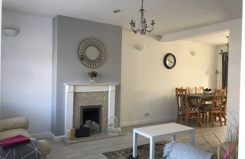 Dadlington House | Immaculate 2-Bed House in Coventry