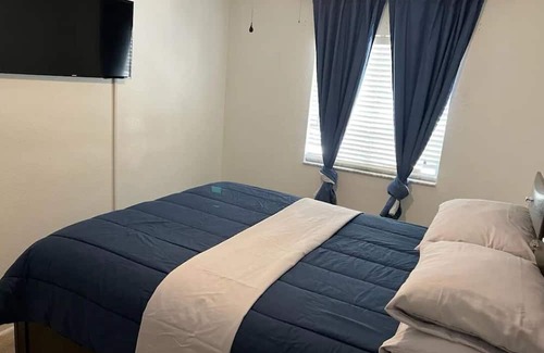 Riviera Beach House | Private Double Bedroom Near Beach