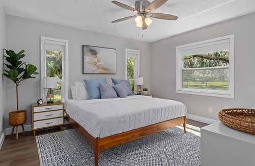 Crystal River House | Family Fun- Game room, Hot Tub on 1acre- with Room to Park RV or Boat-5G Wifi