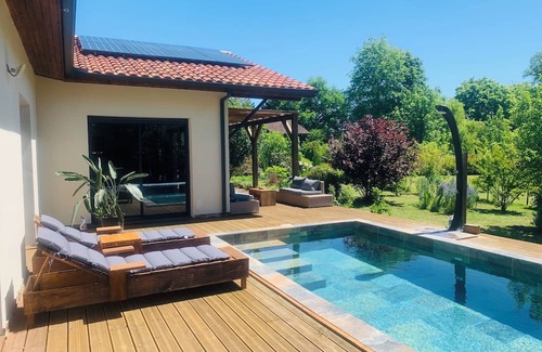 Castandet House | Maison de Vacances Design Avec Piscine Chauffée et Spa
