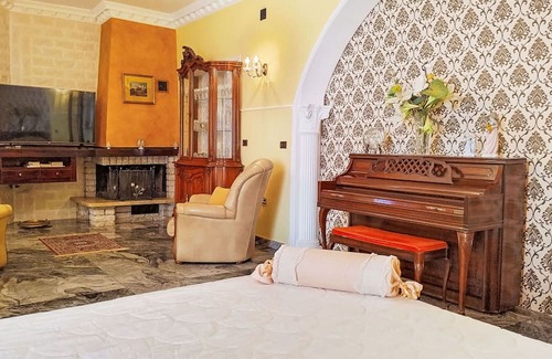Syracuse Apartment | Beautiful apartment for 4 people with A/C, WIFI, pool, TV, patio and parking