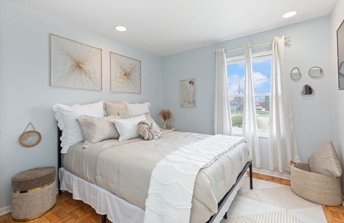 Country Club Hills House | Escape to The Hills: Spacious 3-Bed Retreat with Family & Game Rooms - Sleeps 8!