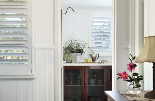 Rosa Brook Cottage | Charmingly restored, stylish traditional farm cottage set in beautiful gardens