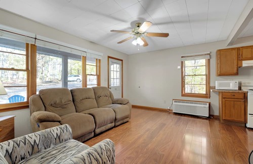 Jamestown Cabin | Charming 3-Bedroom Rustic Cabin 1/2 Mile from Marina and Boat Ramp! #412