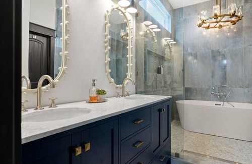 Cedar Creek Reservoir House | Two Luxury Homes For Large Groups