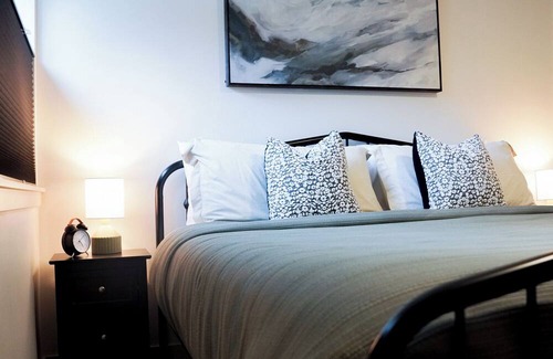 Oak Harbor House | Modern Guest Suite w/Panoramic Water and Mountain Views, Walk-in Shower and Tub