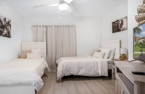 Boca Del Mar House | Luxurious Oasis with Private Pool, BBQ Grill, Golf Access, Beaches & Shopping