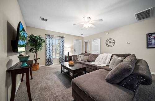 Cherry Street Apartment | Spacious 2/1 BR near Downtown Tulsa!