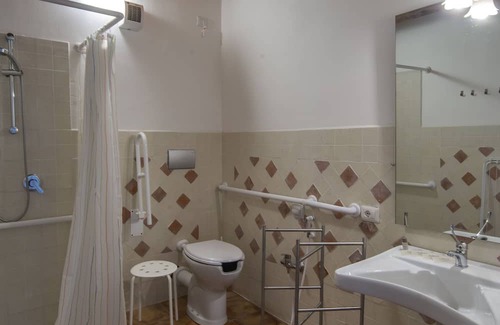 Laterina Apartment | Cosy apartment for 2 people with A/C, pool, WIFI, TV, patio and parking, close to Arezzo
