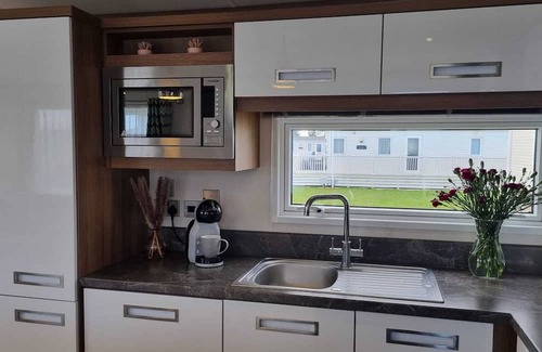 New Forest District Cabin | Stunning Seaside Lodge Nr New Forest 2 bed
