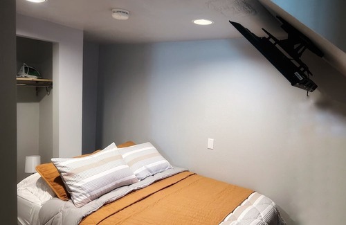 Valdez Cabin | Suite at Cascade Country is a private family living area with phenomenal views.