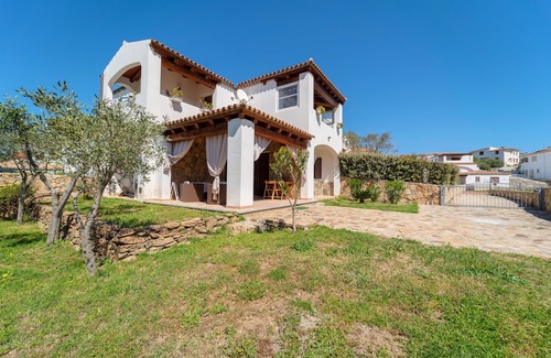 S'Iscala Apartment | Villa with Patio, Private Entrance and Garden, 5 minutes from the sea