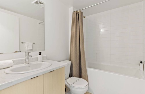Brookhaven - Amesbury House | Toronto Luxe - 3BR, 3WR Modern and Cozy House