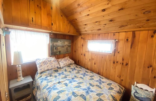 Ogunquit - Wells Cabin | Wells / Ogunquit Cabin. Sleeps 4 Wells /Ogunquit l 10 min car ride beaches