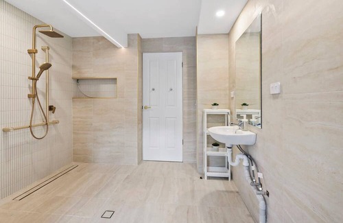 Ashgrove House | Unit in Inner Brisbane with Movie Room and Parking