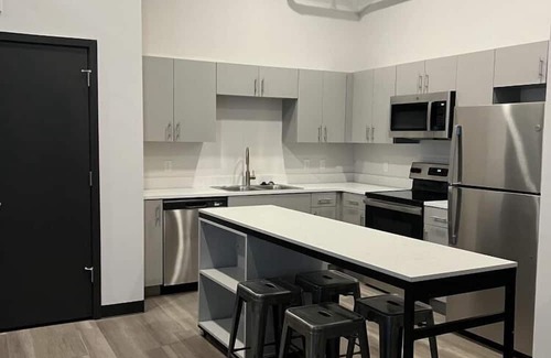 Downtown Lincoln Condo | Spacious 4BR Condo with City View