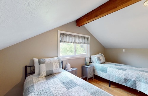 Conroe House | Spacious home with backyard & firepit