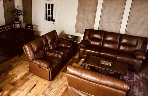 Sugar Land House | Delightful 4-Bedroom Residence Sugarland Convenient Access to All Amenities