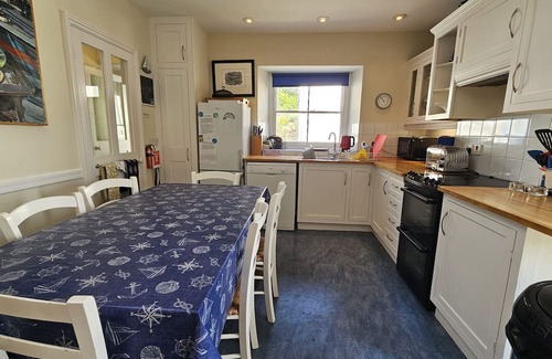 Portloe Cottage | Farm Cottage - a cottage that sleeps 7 guests in 4 bedrooms