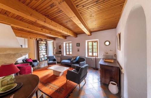 Sauveterre House | Charming Provençal Villa with Swimming Pool in the Heart of Sauveterre