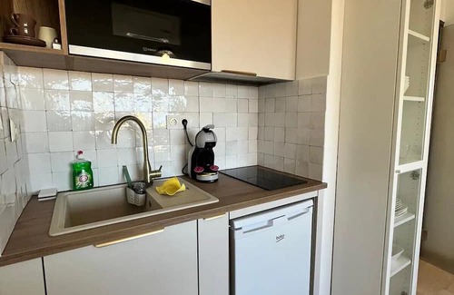 Beaux Arts-Boutonnet Apartment | Magnificent Boutonnet studio, 10 min hypercentre