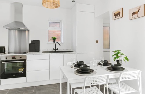 Alfreton House | Isimi luxurious house 4-Bed in Alfreton Derby