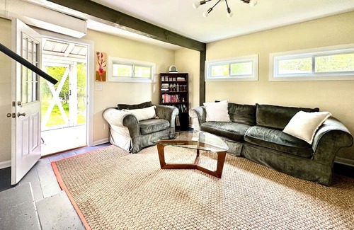 Woodstock Cottage | Woodstock Carriage House, Walk-to-town, Full Summer or Summer/Fall