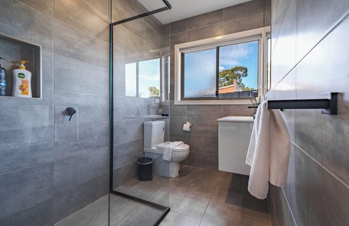 Forest Hill Villa | This villa is a 3 bedroom(s), 2 bathrooms, located in Forest Hill, VIC.