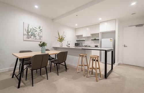 Clayton Apartment | Welcome to your peaceful apartment in Clayton