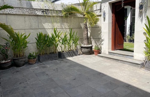 Batubelig Villa | Beautiful Langikula Villa in Central Seminyak Bali Sleeps 10