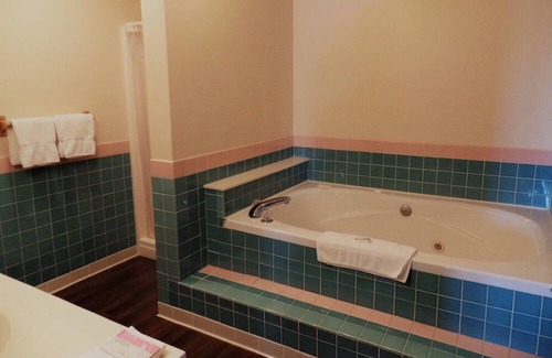 Golconda House | Studio w/ Full Kitchen - Peaceful Place in the Shawnee