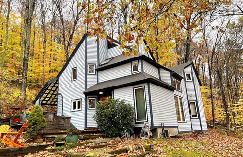 Grafton House | Cottage in Grafton with pond near ski centers