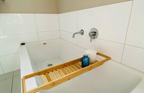 Golden Square Cottage | Kennedy's Kottage (Walk to Bendigo Stadium)