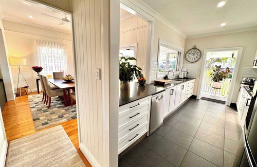 Hendra House | 2 Private Bdrms in Brisbane House, Pool & Parking