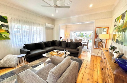 Hendra House | 2 Private Bdrms in Brisbane House, Pool & Parking