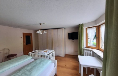 Rohrdorf Apartment | Meli's Gästezimmer - Ferienwohnung - Wohnen mit 2 Katzen