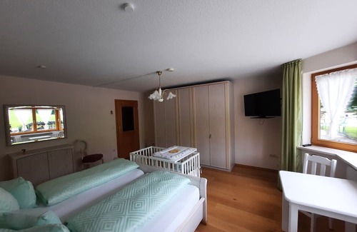 Rohrdorf Apartment | Meli's Gästezimmer - Ferienwohnung - Wohnen mit 2 Katzen