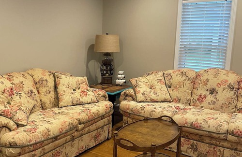 Murray Other | Quaint Farmhouse Charm 3 Miles from Murray, KY
