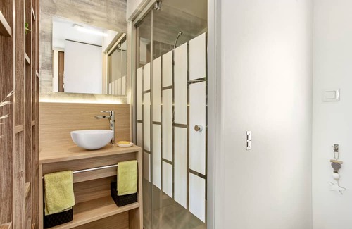 Le Dramont RV Rental | Mobile home Taos, beautiful sea view, large terrace and shared pool
