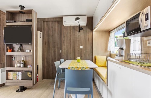 Le Dramont RV Rental | Mobile home Taos, beautiful sea view, large terrace and shared pool