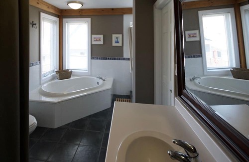Grand Bend Cottage | Ko Olina Kottage Grand Bend! Steps to the Beach!