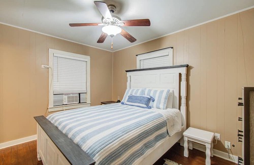 Wild Peach Village House | Cozy 1Bd/1Ba Waterfront Escape!