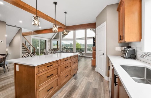 Hope House | Escape to Serenity: Lake Retreat with Majestic Mountain Views!