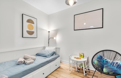 Rosemont-La Petite-Patrie Condo | Cute & Modern Condo - (Free Parking & Near Public Transit) - AC & Private Patios