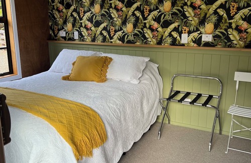 Clyde Apartment | Pyke Cottage. Cosy, comfortable studio unit, walking distance to town centre