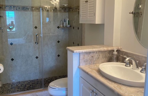 Naples Condo | TURNKEY 2 Bed/bath+Large den/office or 3rd bedroom, including golf membership