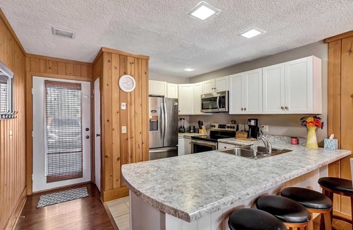 Salem Villa | 703 Captains Walk Sum
