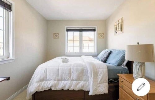 Ottawa Division House | Mannys place